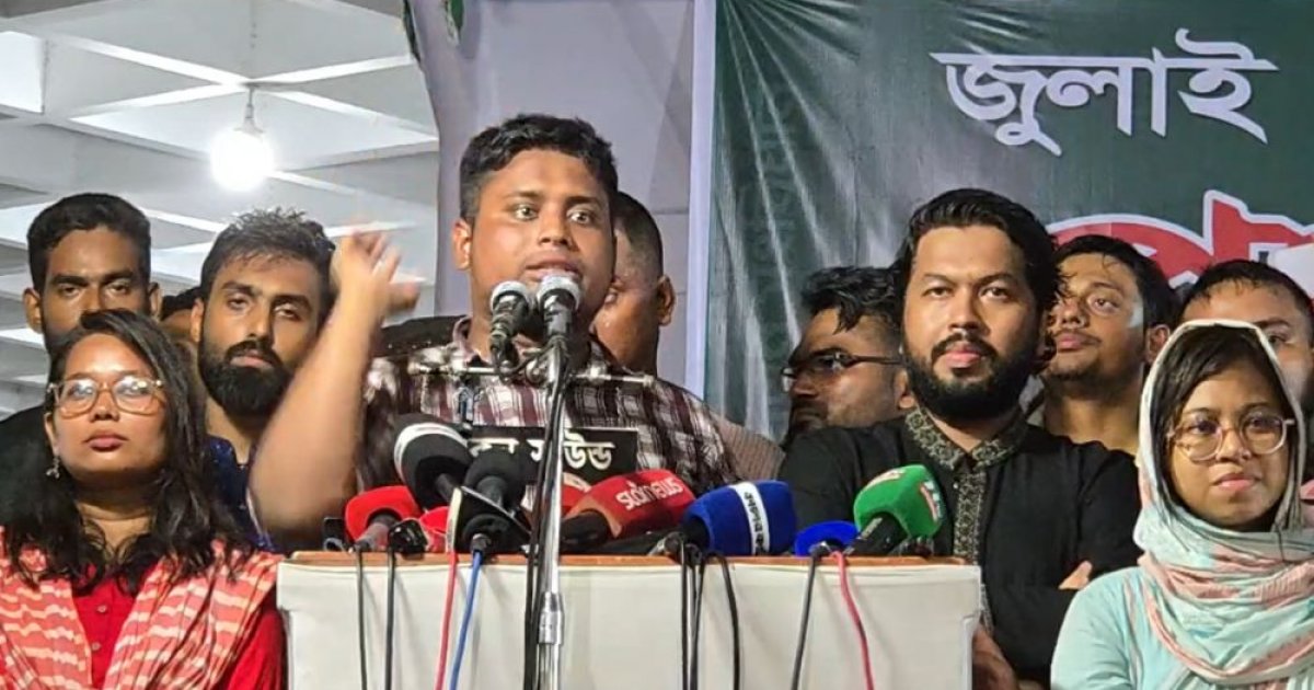 চিপায় পড়ে ডিসি-এসপিরা আমাদের সঙ্গে ভালো ব্যবহার করছেন: হাসনাত